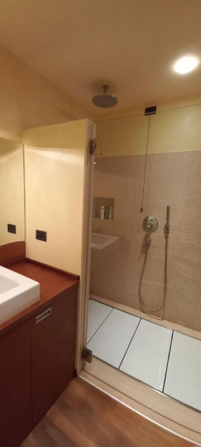 Daisy Apartment In Centro A Комо Экстерьер фото
