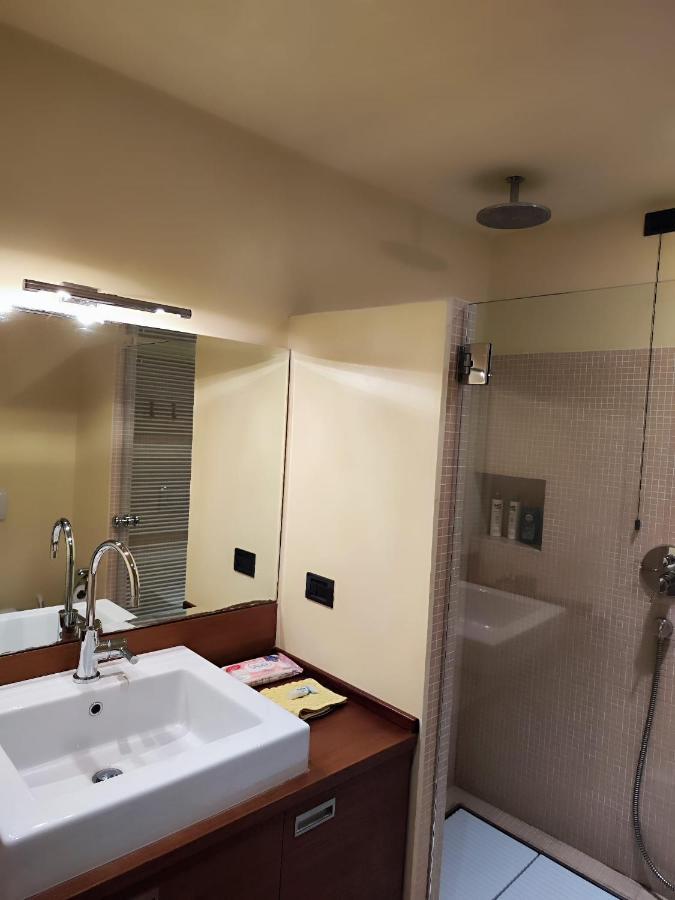 Daisy Apartment In Centro A Комо Экстерьер фото