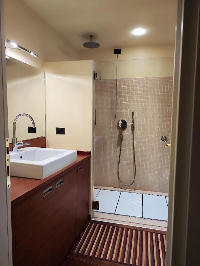 Daisy Apartment In Centro A Комо Экстерьер фото
